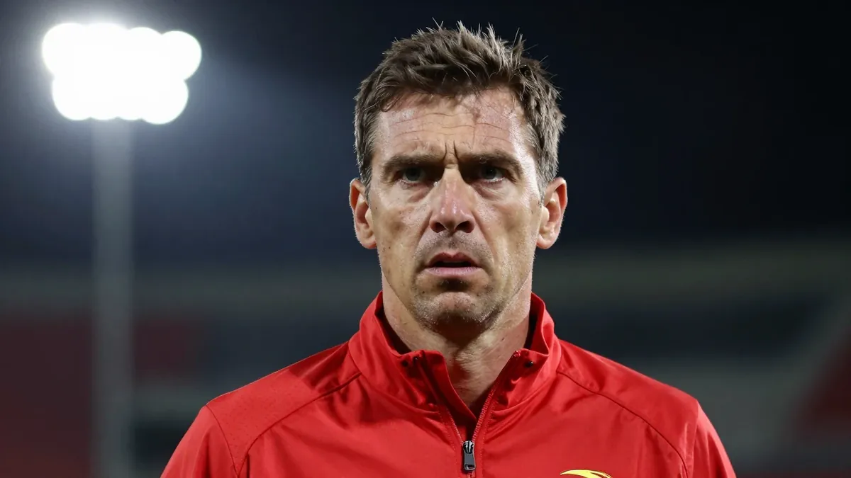 Analist Marc Degryse beschrijft labiele omstandigheden bij KV Mechelen na een slechte seizoenstart, waarbij trainer Fred...